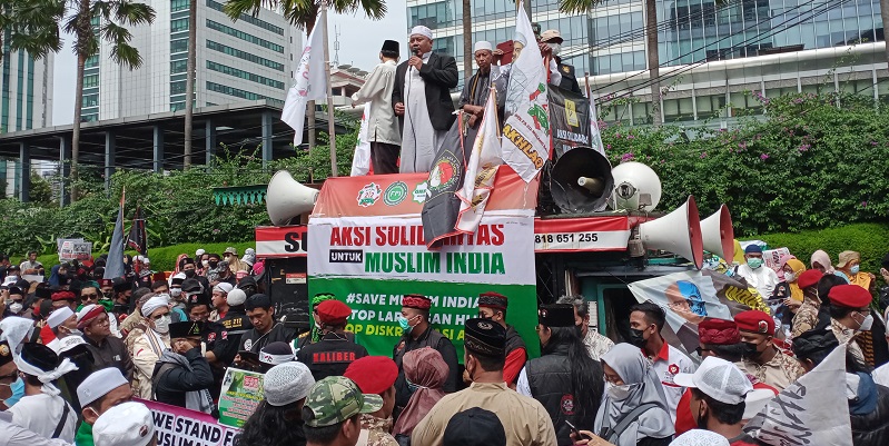 Massa aksi 2502 saat mendatangi kantor Kedubes India/RMOL