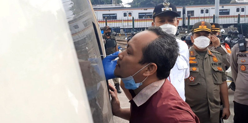 66 Penumpang di Stasiun Bekasi Jalani Tes Swab Antigen Acak, 4 Orang Terdeteksi Positif Covid-19