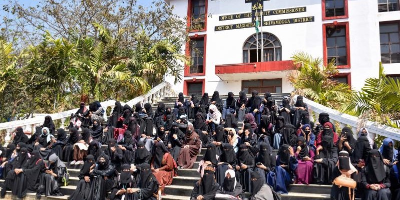 Tolak Lepas Hijab di Kelas, 58 Mahasiswi Karnataka India Diskors