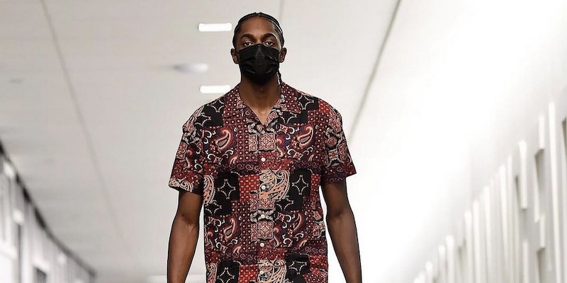 #Banggabuatanindonesia, Sandiaga Pamer Batik Blitar Dipakai Bintang NBA