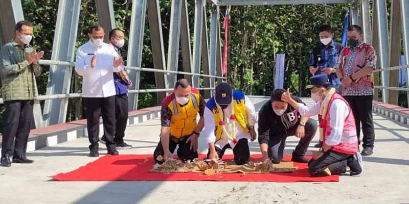 Firli Bahuri Terharu, Jembatan Penghubung Antar Desa di Kampungnya Selesai Dibangun