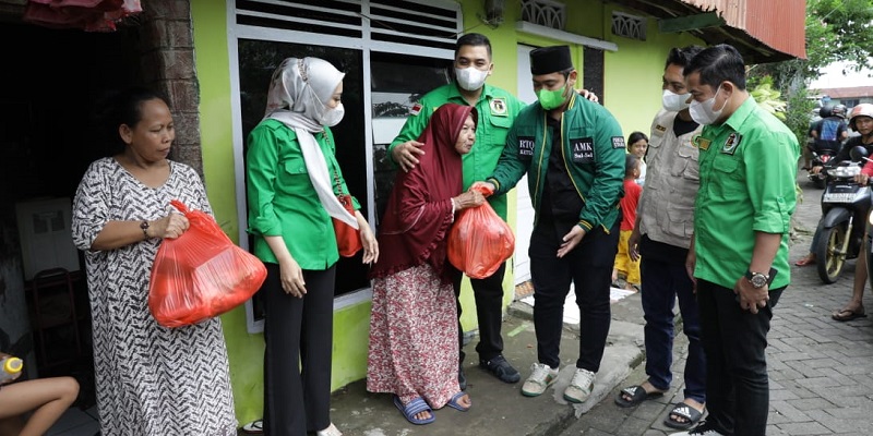 Lonjakan Covid-19 Batasi Kegiatan Warga, PN AMK Bagi-bagi Sembako di Makassar