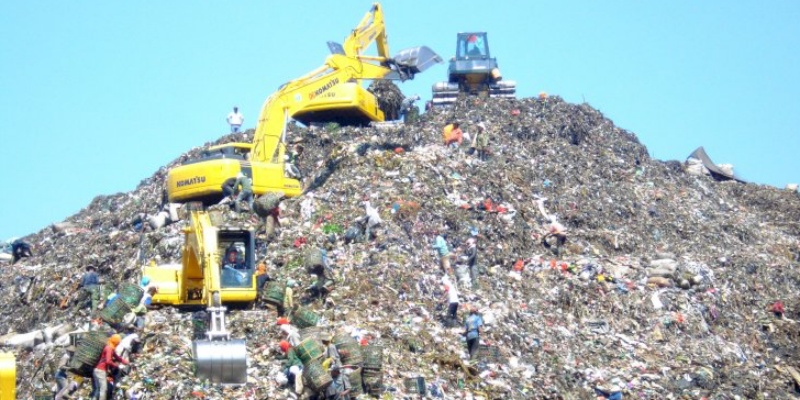Gunungan Sampah Bantargebang Kritis, DLH Jakarta Dituntut Kerja Cepat