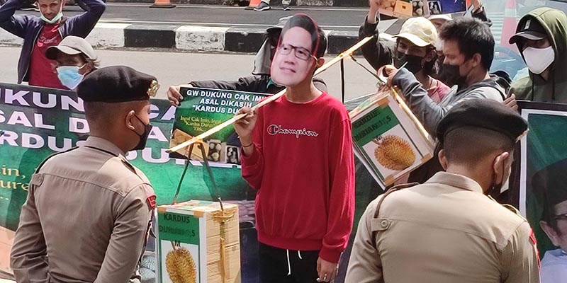 "Cak Imin" Bawa Kardus Durian ke KPK