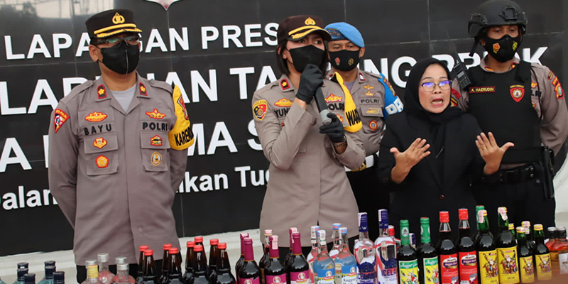 Jaga Kondusifitas Ramadhan, Polres Pelabuhan Tanjung Priok Sita Ribuan Botol Miras