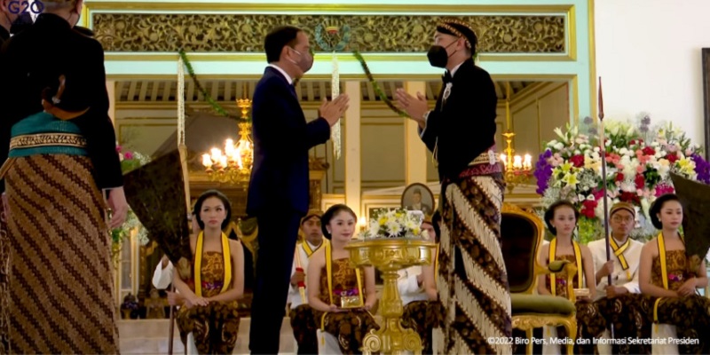 Ditemani Ganjar Pranowo, Presiden Jokowi Hadiri Pengukuhan KGPAA Mangkunegoro