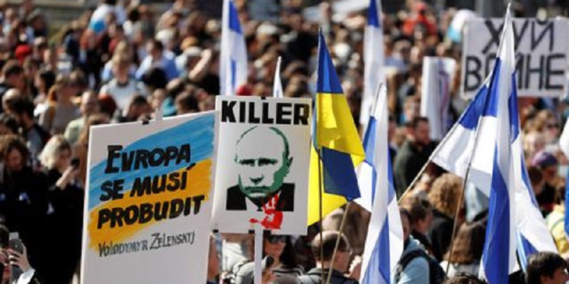 Berkumpul di Praha, 3.000 Orang Rusia Menolak Perang di Ukraina