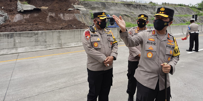 Tinjau Langsung, Kapolda Jatim Pastikan Tol Pandaan Bisa Dilewati Usai Longsor