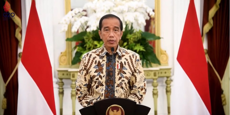 Pandemi Membaik, Jokowi Perbolehkan Shalat Tarawih Berjamaah di Masjid