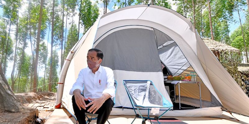 Salfok Tenda Rombongan Jokowi Merek Luar Negeri, Warganet: Kalian Tidak Bisa Dipercaya<i>!</i>