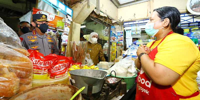 Dialog dengan Pedagang Pasar di Surabaya, Kapolri Tak Mau Lagi Dengar Minyak Goreng Curah Langka