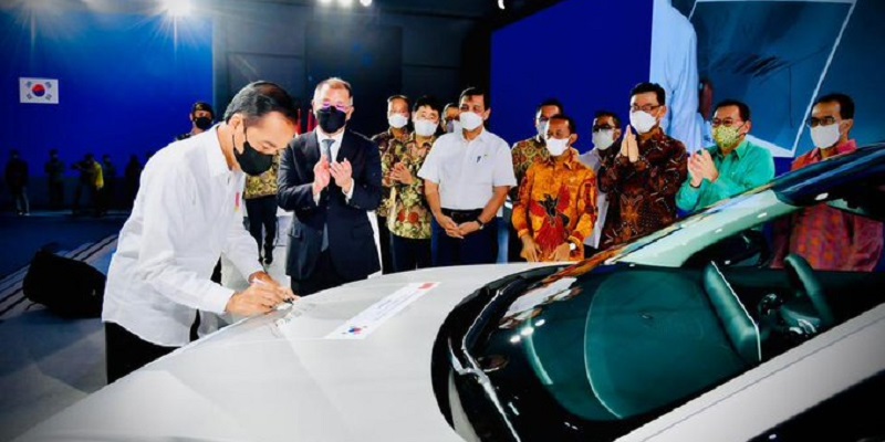 Jokowi Impikan Mobil Listrik Produksi Indonesia Terwujud di Tahun 2024