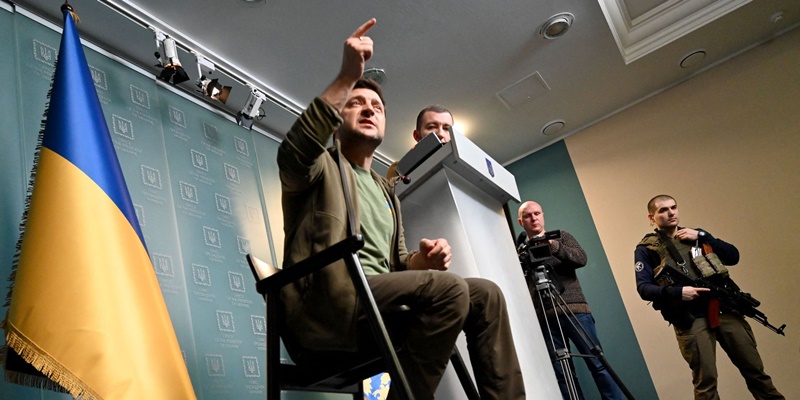 Zelensky: Jika NATO Tidak Punya Kekuatan Menutup Langit Ukraina, Beri Kami Pesawatnya