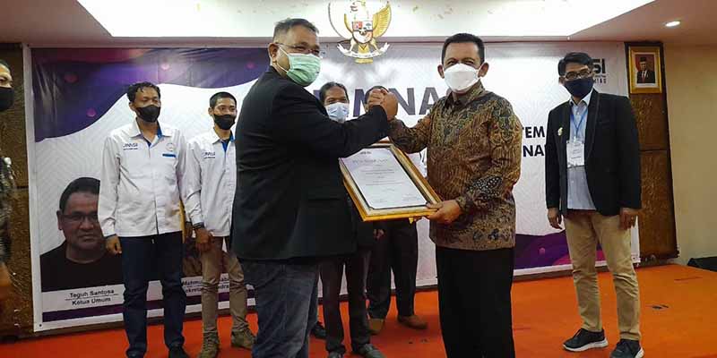 Raih Indeks Kebebasan Pers Tertinggi di Indonesia, JMSI Beri Gubernur Kepri Penghargaan