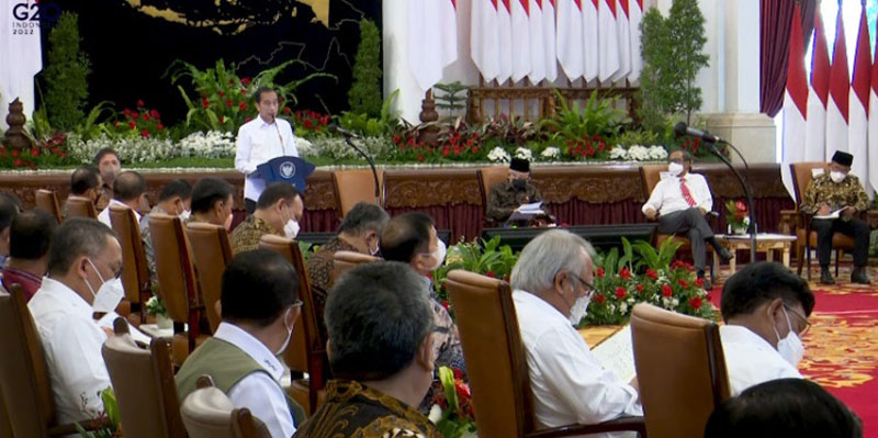 Harga Barang Kebutuhan Pokok Naik, Jokowi ke Kabinet: Jangan Sampai Kita Dianggap Masyarakat Tidak Bekerja<i>!</i>