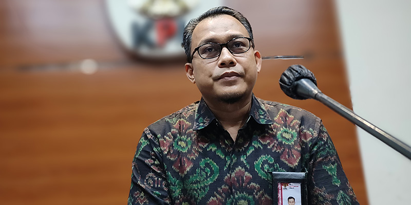 Bupati Seram Bagian Timur Abdul Mukti Keliobas Dicecar KPK Soal Penerimaan DAK 2017 dan 2018