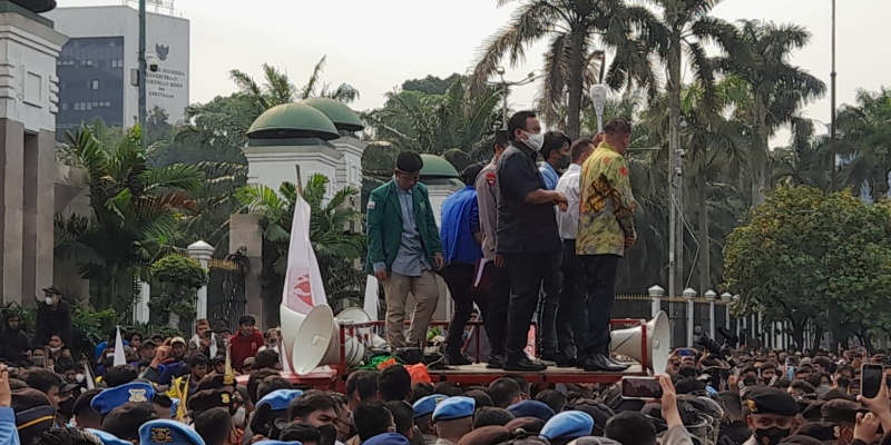 Dasco Umbar Janji di Depan Mahasiswa, Massa: Bohong, Jangan Percaya<i>!</i>