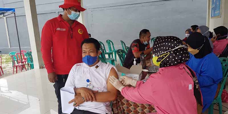 Jelang Lebaran, Binda Riau Gencar Vaksinasi Booster untuk Pekerja Pabrik