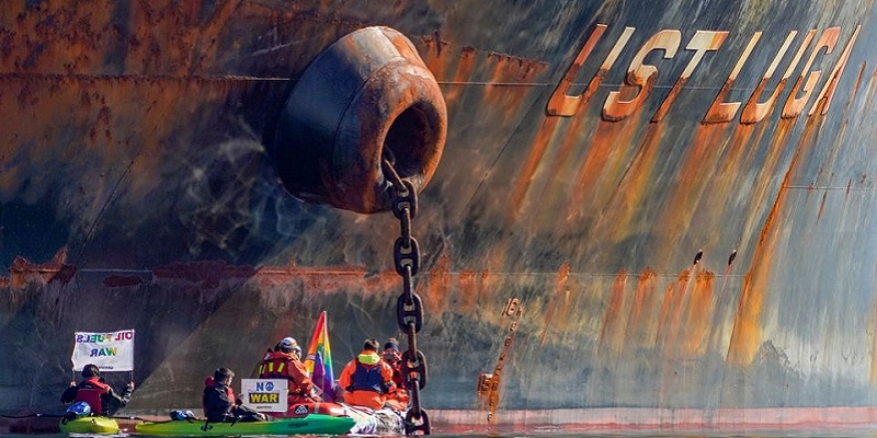 Protes Perang Ukraina, Greenpeace Halangi Kapal Minyak Exxon Mobil Berlabuh di Norwegia