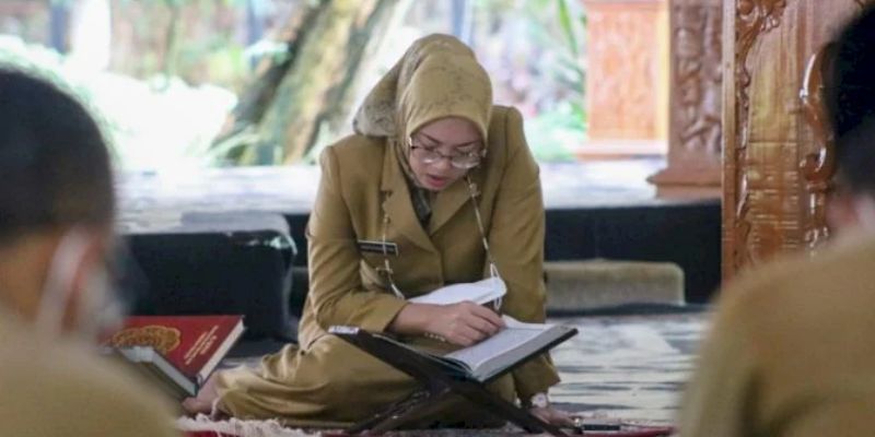 Selain Masuk Lebih Pagi, Pegawai Pemkab Purwakarta Memulai Pelayanan dengan Tadarus Al Quran