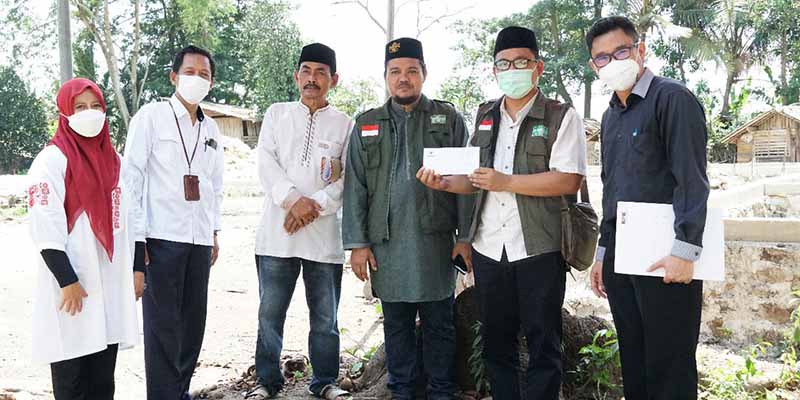 Peduli Pendidikan, Korpri KPK Salurkan Bantuan Pembangunan Madrasah di Banten