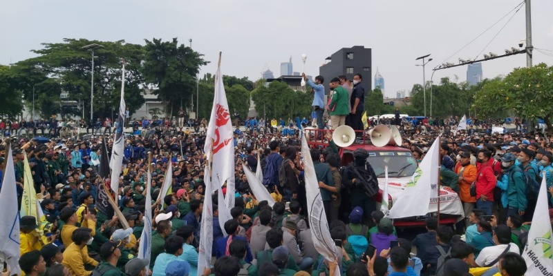 Aksi Diselimuti Gas Air Mata, Mahasiswa Ingin DPR Dengarkan Suara Rakyat, Bukan Partai