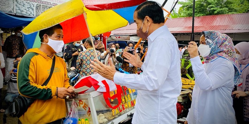 Jokowi Mulai Pencairan BLT Migor di Jambi, Seminggu Sebelum Lebaran Ditargetkan Beres