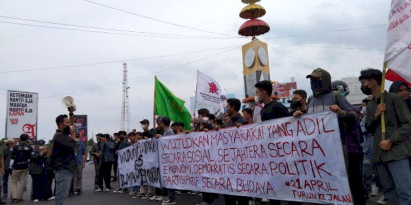 Gelar Aksi di Tugu Adipura, Aliansi Lampung Memanggil Tuntut Kestabilan Harga Sembako