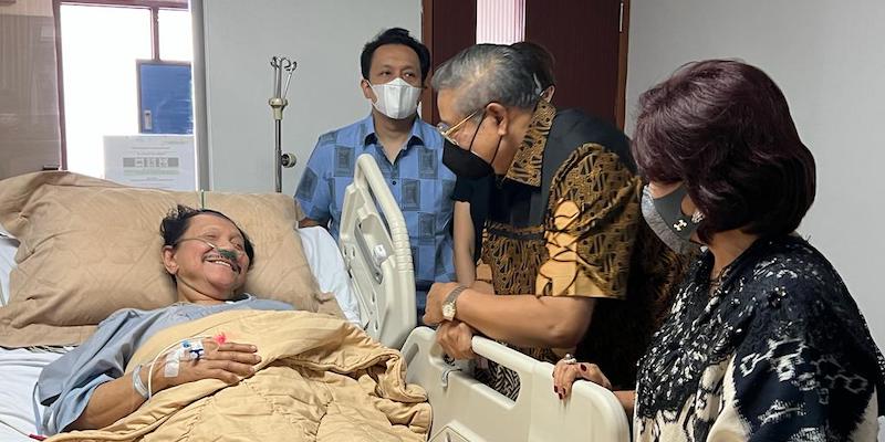 Senyum Hendropriyono Merekah saat SBY Datang dan Mendoakan Kesembuhannya