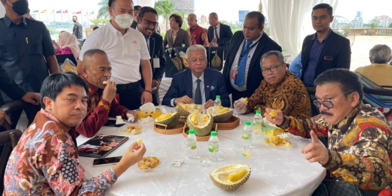 Belasan wartawan Indonesia makan durian bersama Perdana Menteri Malaysia, Ismail Sabri Yaakob/Ist