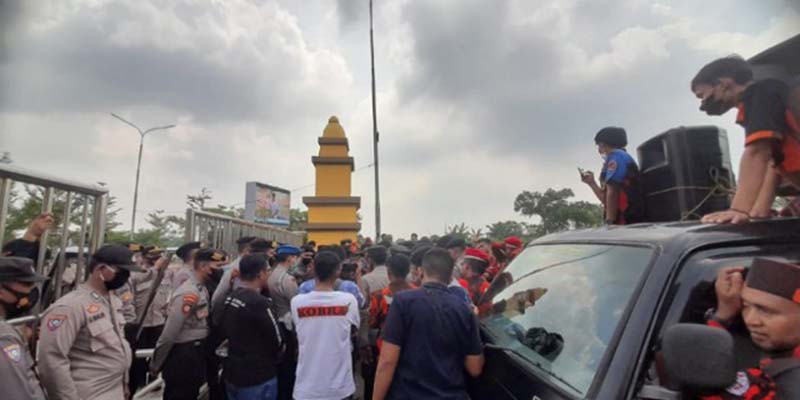 Protes PAW Anggota Fraksi Nasdem, Pemuda Pancasila Geruduk DPRD Kota Serang