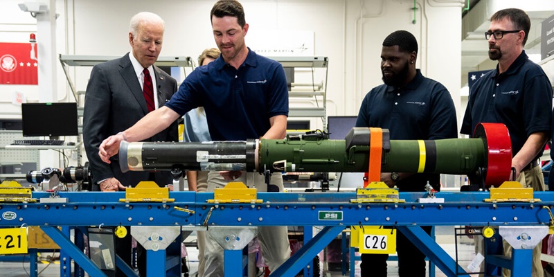 Presiden Joe Biden mengunjungi pabrik Lockheed Martin yang berbasis di Alabama, Selasa 3 Mei 2022/Net