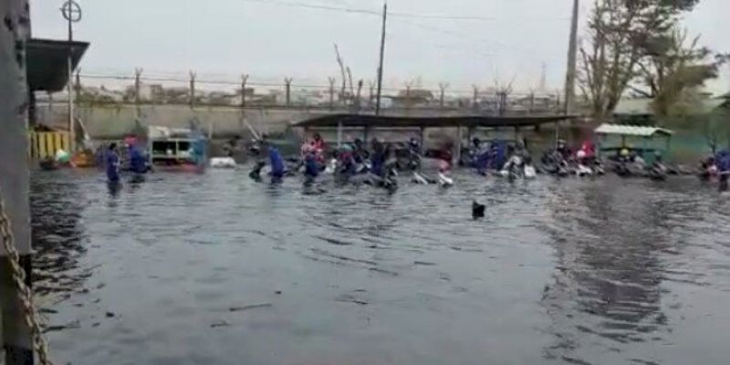Pekerja Kawasan Berikat Tanjung Emas: Banjir Sudah Sepekan, Hari Ini Paling Besar