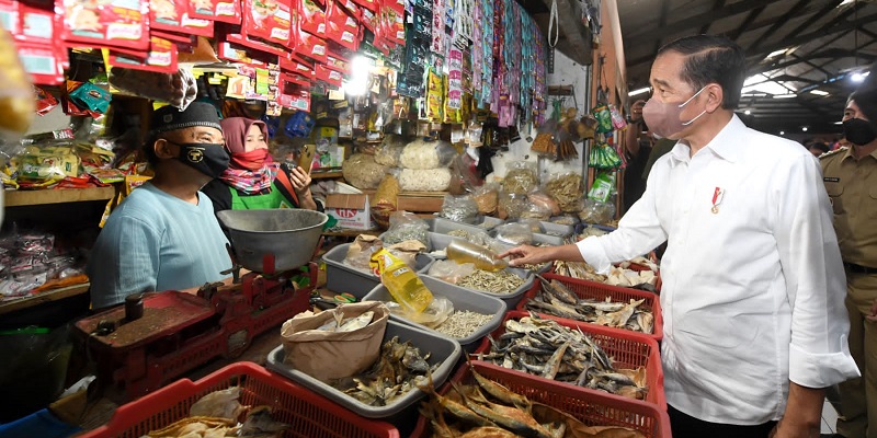 Cek Ketersediaan dan Harga Minyak Goreng, Jokowi Keliling Pasar di Bogor
