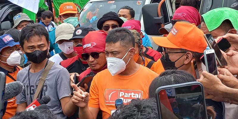 Rayakan May Day 14 Mei, Ribuan Buruh Geruduk DPR Lanjut ke Istora Senayan