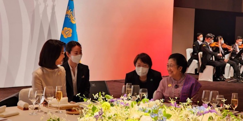 Hadiri Jamuan Makan Malam, Megawati Soekarnoputri Duduk Satu Meja dengan Istri Presiden Korsel