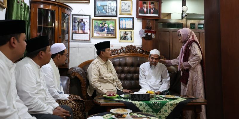 Haru di Kamar Mbah Moen, Prabowo Subianto Teringat Pesan Perjuangan untuk Bela Rakyat