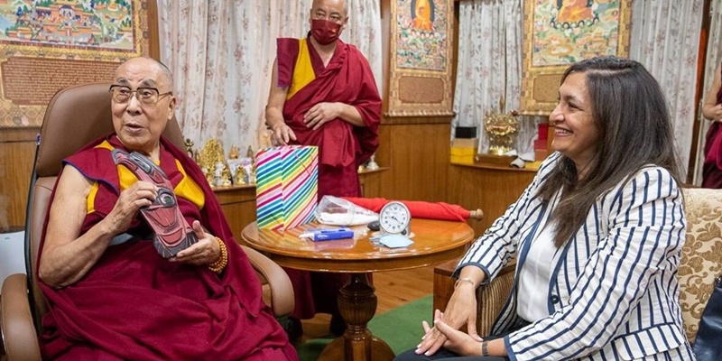 Delegasi AS untuk masalah Tibet, Uzra Zeya, bertemu dengan Dalai Lama di Dharamshala Kamis pagi 19 Mei 2022/Net