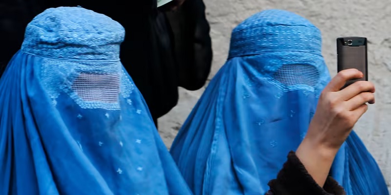 Taliban Wajibkan Wanita Afghanistan Menutup Muka: Bagusnya Pakai Burqa Biru