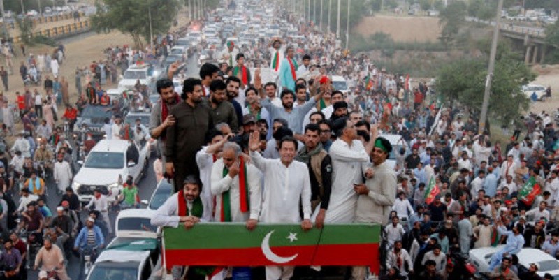 Unjuk Rasa Pro-Imran Khan Berujung Bentrok, Pemerintah Pakistan Kerahkan Militer ke Ibukota