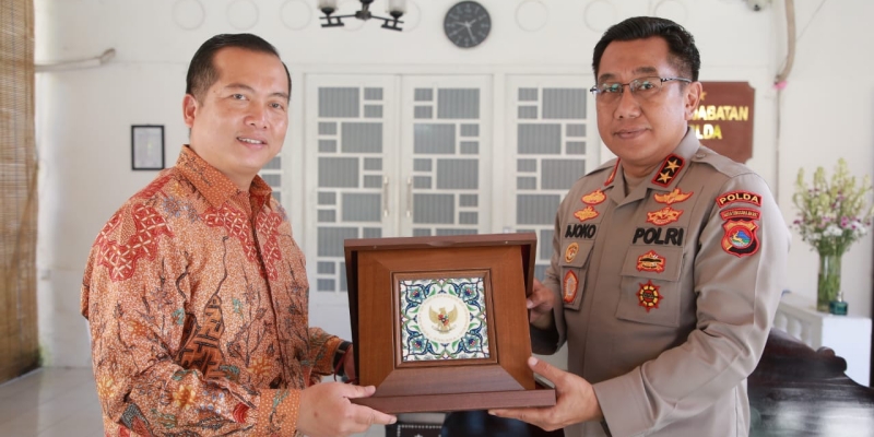 Kapolda NTB, Irjen Djoko Poerwanto menerima penghargaan dari Dubes RI untuk Ankara, Lalu Muhamad Iqbal/Ist