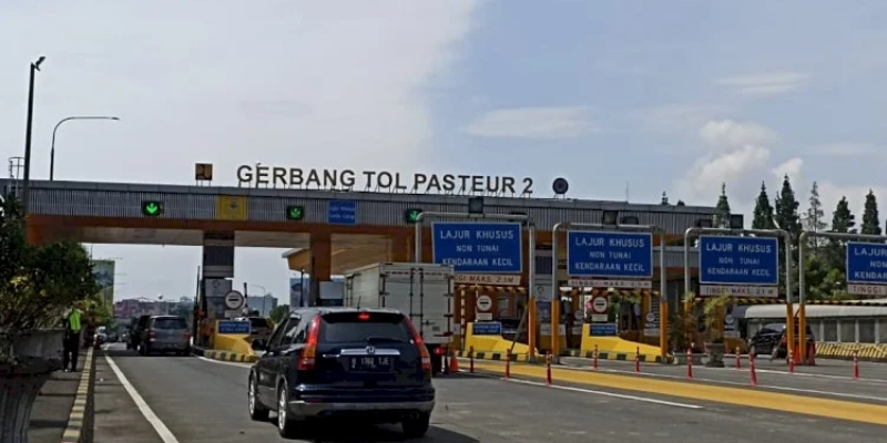 Siang Ini, Tol Pasteur Bandung Ramai Lancar