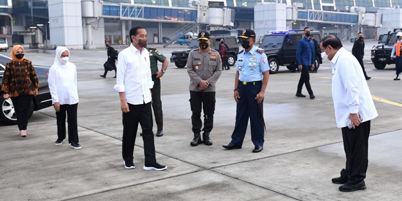 Jokowi Terbang ke Bali, Bagi-bagi Bansos hingga Bertemu Wapres Zambia