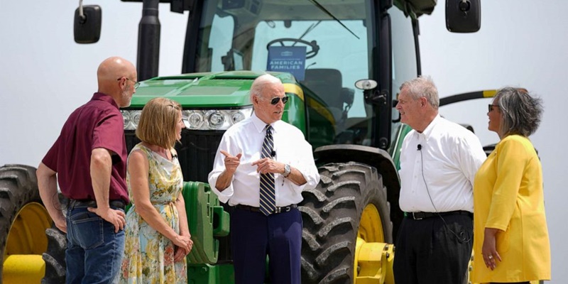 Biden: Petani AS dapat Membantu Memerangi Inflasi karena Harga Pangan Terus Melonjak