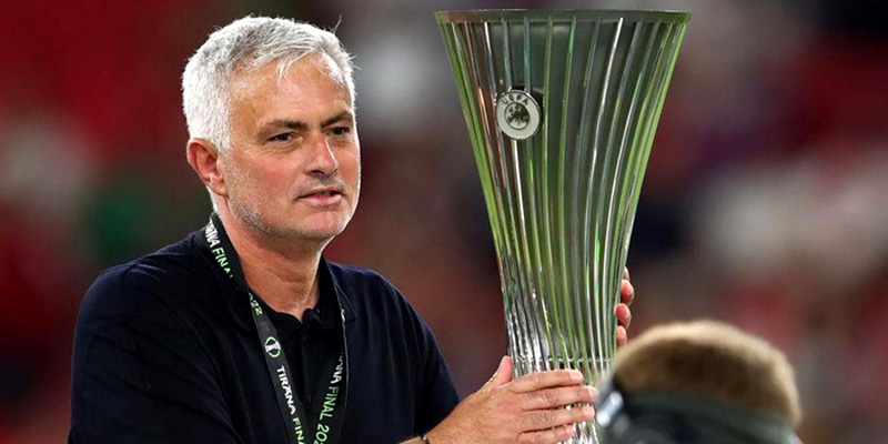 Antarkan Roma Menangkan Liga Konferensi Eropa, Jose Mourinho Torehkan Rekor Langka