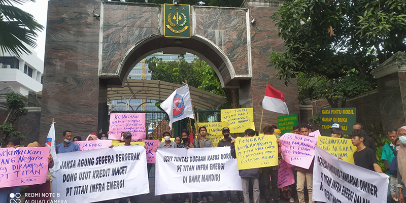 Demo di Kejagung, KAKI Minta Usut Dugaan Korupsi PT Titan Group di Bank Mandiri