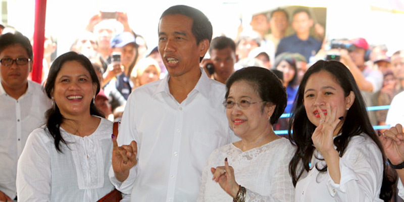 Sejak dari Solo hingga Anak dan Mantu Sudah Dibantu Megawati, Jokowi Pasti Ujungnya Dukung Puan Maharani