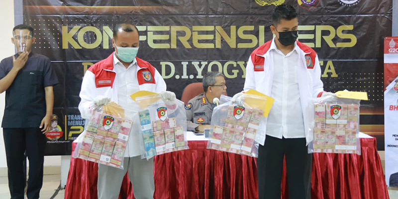 Polda DIY Pamerkan Barang Bukti Korupsi RSUD Wonosari, Uang Rp 470 Juta