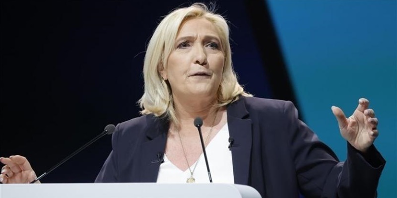 Le Pen: Jangan Biarkan Macron Memaksakan Proyek Anti-Sosialnya pada Kami