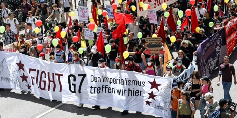 Gelar Protes Selama KTT G7, Ribuan Pengunjuk Rasa: Aliran Uang untuk Perang Harus Dihentikan